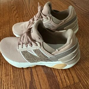 Stylish Women's Tan Sneakers